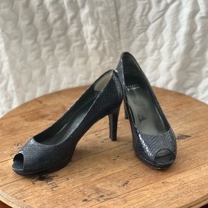 Stuart Weitzman Womens Y276374 Blue Leather Snakeskin Peep Toe Pumps Size 9 1/2